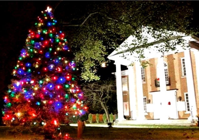 Courthouse at Christmas 2020- cropped